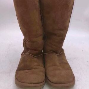 Size 6 Ugg boots, shearling lined